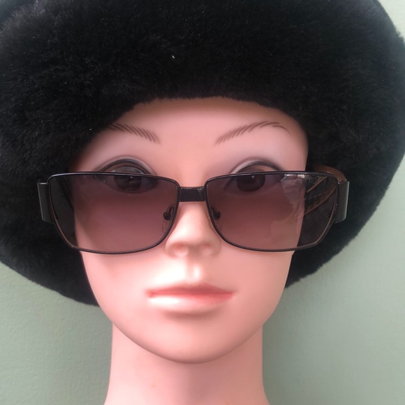 Fendi Black Frame Sunglasses - Picture 5 of 9